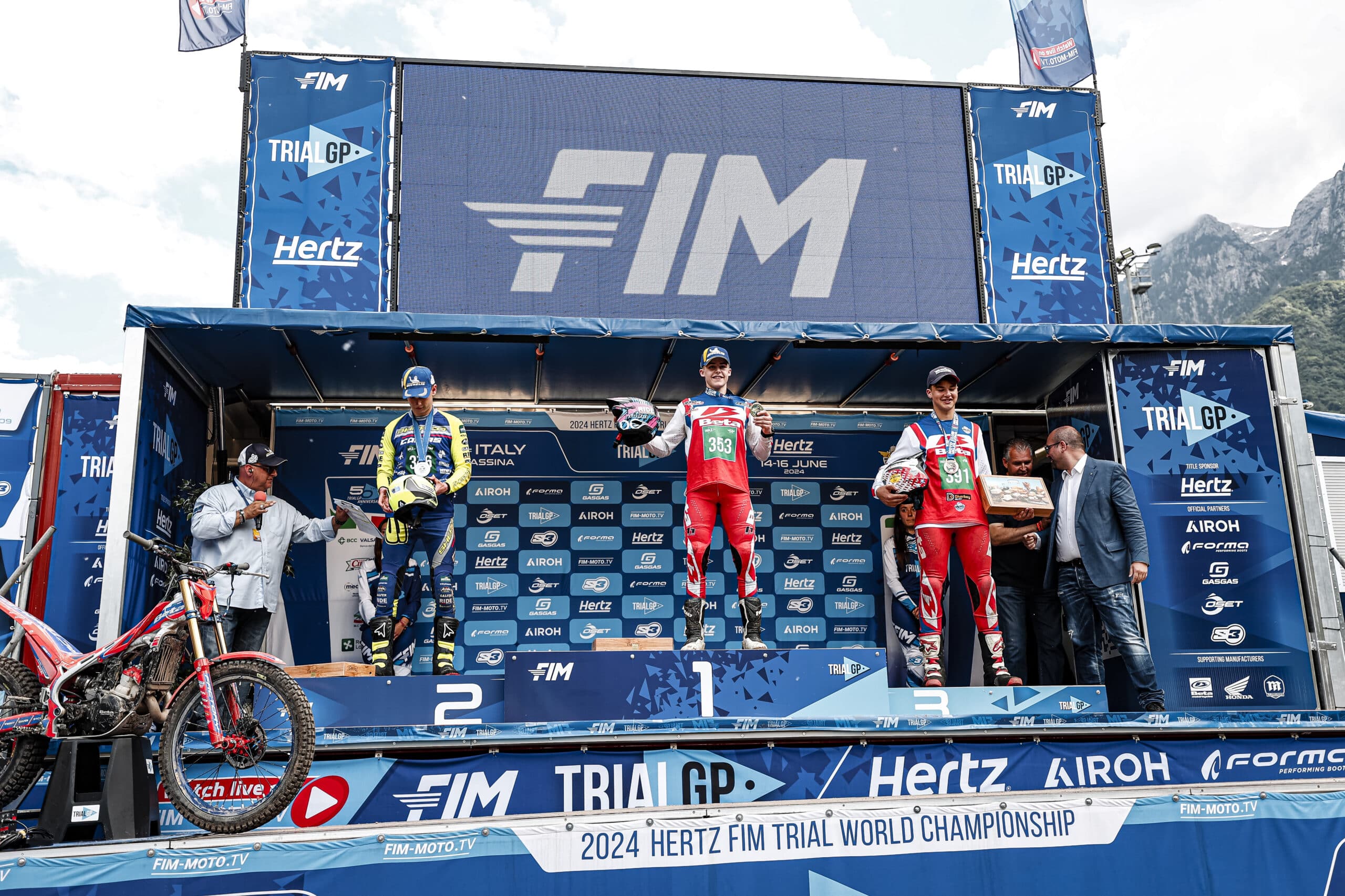 Podium Trial3