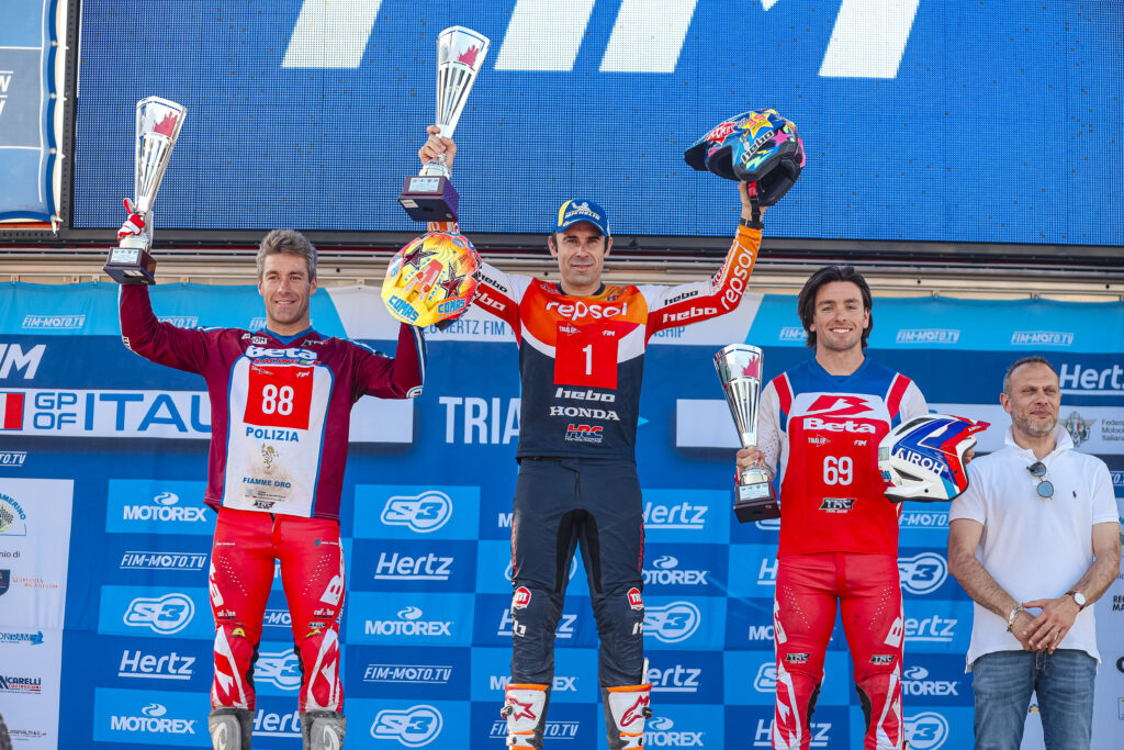 Matteo Grattarola porté par son public monte sur la 2ème marche du podium